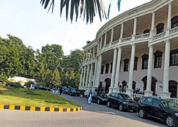 نگران وزیراعلی کون؟ پنجاب کا معاملہ اب الیکشن کمیشن طے کرے گا