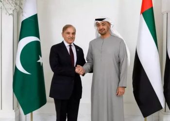 یو اے ای نے دو ارب ڈالر قرض واپسی کی مدت میں توسیع  کردی،  مزید ایک ارب ڈالر دے گا