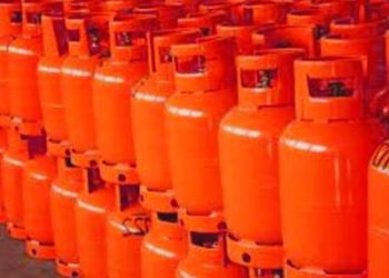 حکومت نے ایل پی جی کی قیمت بھی بڑھا دی، گھریلو سلنڈر 703، کمرشل سلنڈر 2706 روپے  مہنگا