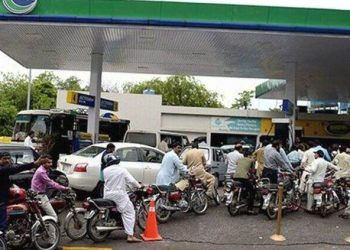 پیٹرول اور ڈیزل کی قیمت میں 35 روپے فی لیٹر اضافہ