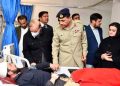 وزیراعظم  اور آرمی چیف  پشاور پہنچ گئے،دھماکے  کے زخمیوں کی ہسپتال میں عیادت