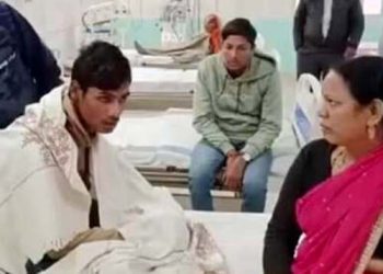 بارہویں جماعت  کاطالبعلم خود کو 500لڑکیوں میں اکیلا پا کر بے ہوش ہو گیا