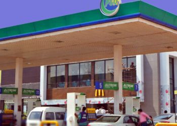 پنجاب پولیس کا ذخیرہ اندوزوں کے خلاف آپریشن،کروڑوں روپے مالیت کا  لاکھوں لیٹر  پیٹرول برآمد