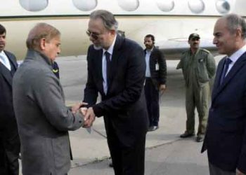 وزیراعظم  زلزلہ متاثرین سے اظہار یکجہتی کے لئے دو روزہ دورے پر ترکیہ روانہ