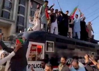 گرفتاری  دینے والے  پی ٹی آئی کے  رہنما  اور کارکن   کوٹ لکھپت جیل منتقل