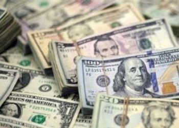 کاروباری ہفتہ کا اختتام، انٹر بینک اور اوپن مارکیٹ میں ڈالر کی قدر گر گئی
