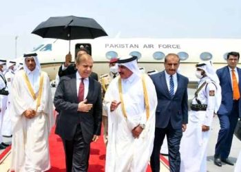 وزیراعظم شہباز شریف ترقی پذیر ممالک سے متعلق کانفرنس میں شرکت کے لئے قطر پہنچ گئے