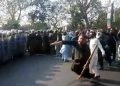 پولیس اور رینجرز نے  زمان پارک علاقہ خالی کردیا،  وکلا اور کارکن جمع، عمران خان سامنے آگئے