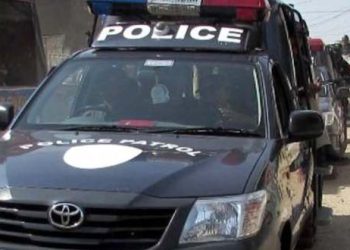 کراچی ، رہائشی عمارت میں گھسنے والے تین برقع پوش ڈاکو پولیس مقابلے میں ہلاک