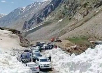 بابو سر ٹاپ  کا راستہ آٹھ ماہ  بعد سیاحوں کےلئے کھول دیا گیا