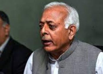 سابق وفاقی وزیر غلام سرور خان کو بیٹے اوربھتیجے سمیت  گرفتار کرلیا گیا