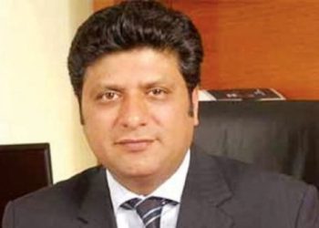 چیئرمین  نادرا طارق ملک کا استعفیٰ منظور، نیب اور ایف آئی میں تحقیقات