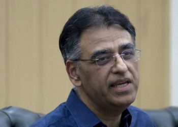 پولیس نے اسد عمر کو بھی سائفر معاملہ پر گرفتار کر لیا