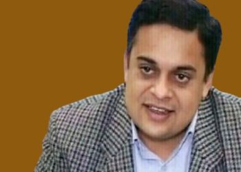 وزیراعظم کے مشیر احد چیمہ کو عہدے سے ہٹادیا گیا