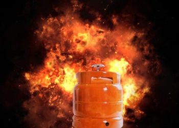 Gas cylinder blast kills 3