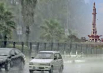 لاہور، قصور سمیت پنجاب کے مختلف شہروں میں بارش نے سردی کی شدت میں اضافہ کر دیا